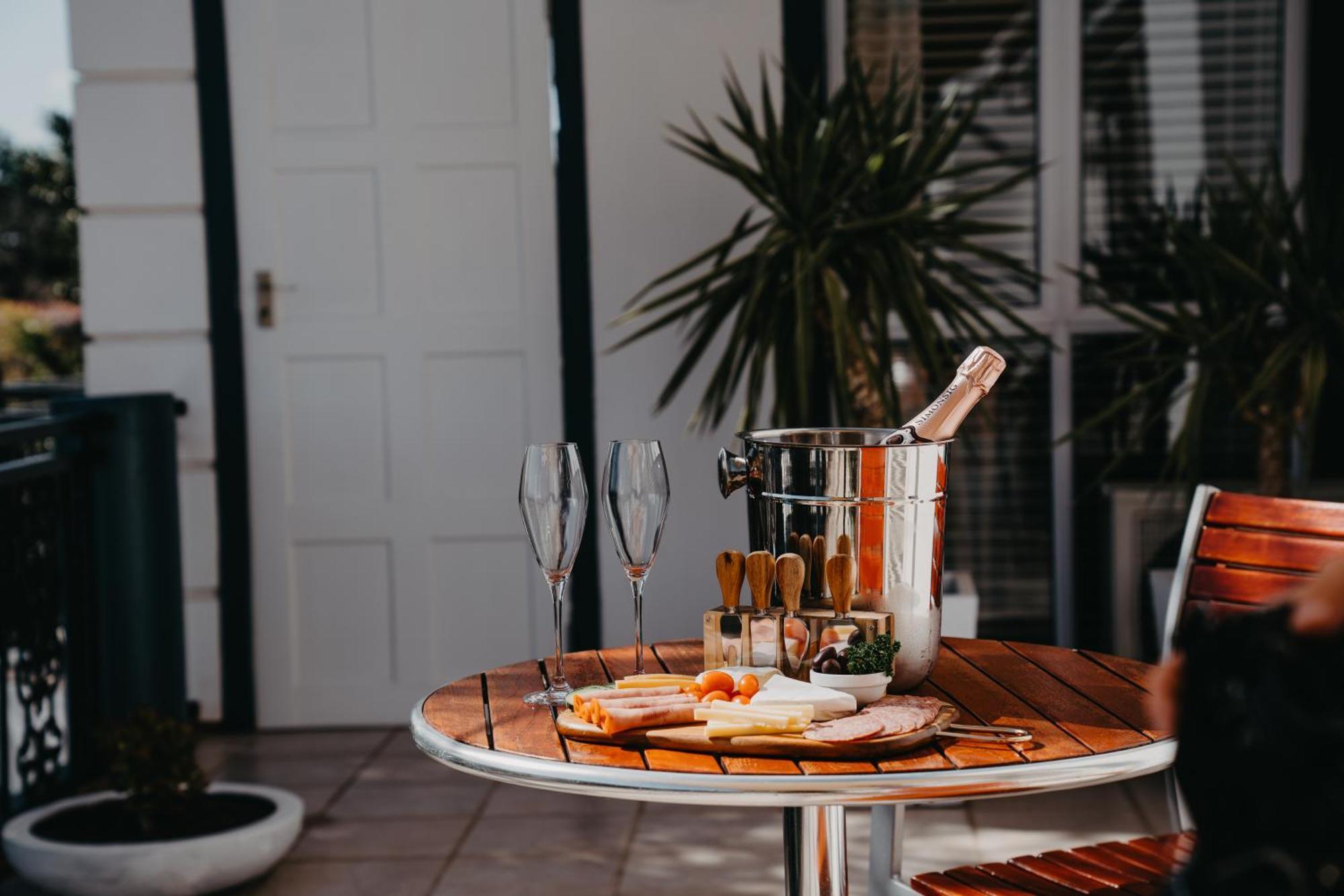 Pictures Guest House Boutique Hotel Oudtshoorn Exterior foto